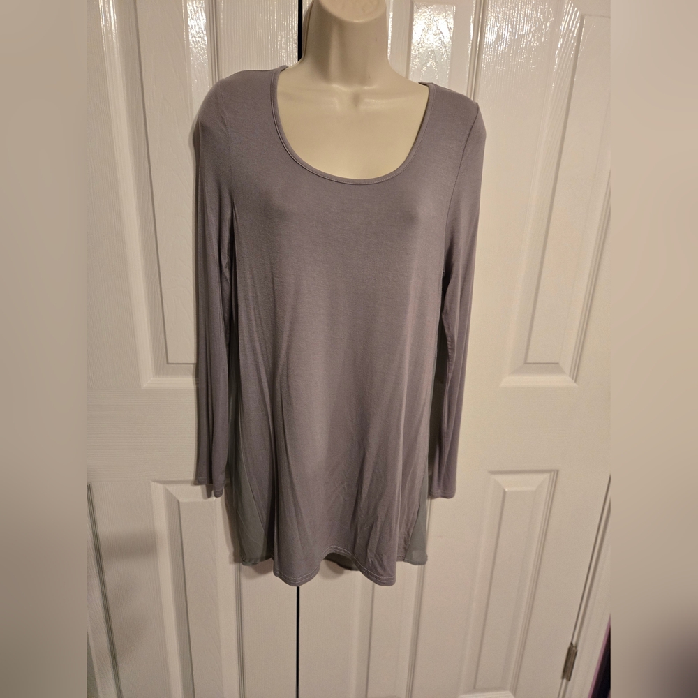 2005 red brand long sleeve top.